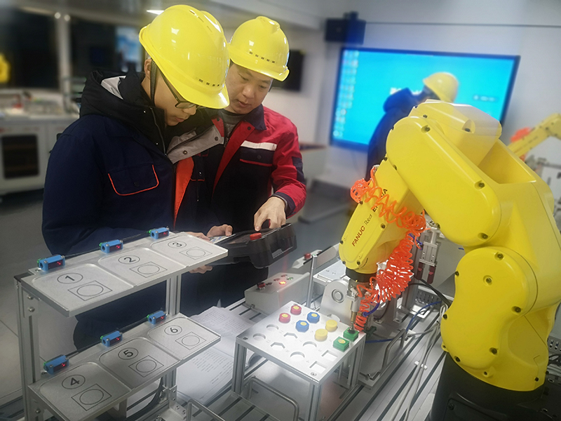 党员齐行动，考证我来帮